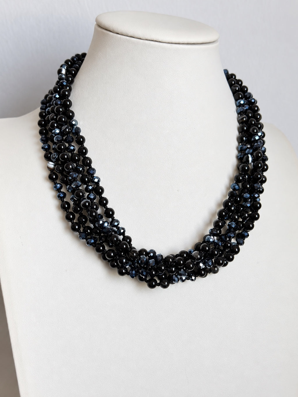 Collana in agata nera naturale e cristallo nero