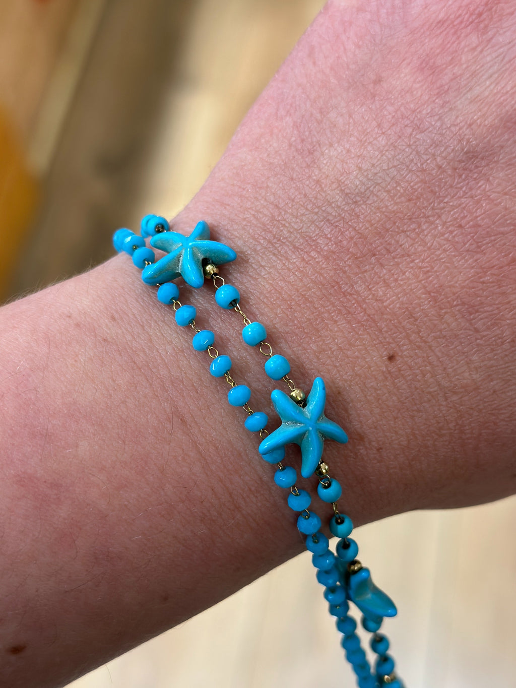 Bracciale azzurro doppio giro con stelle marine e cristalli