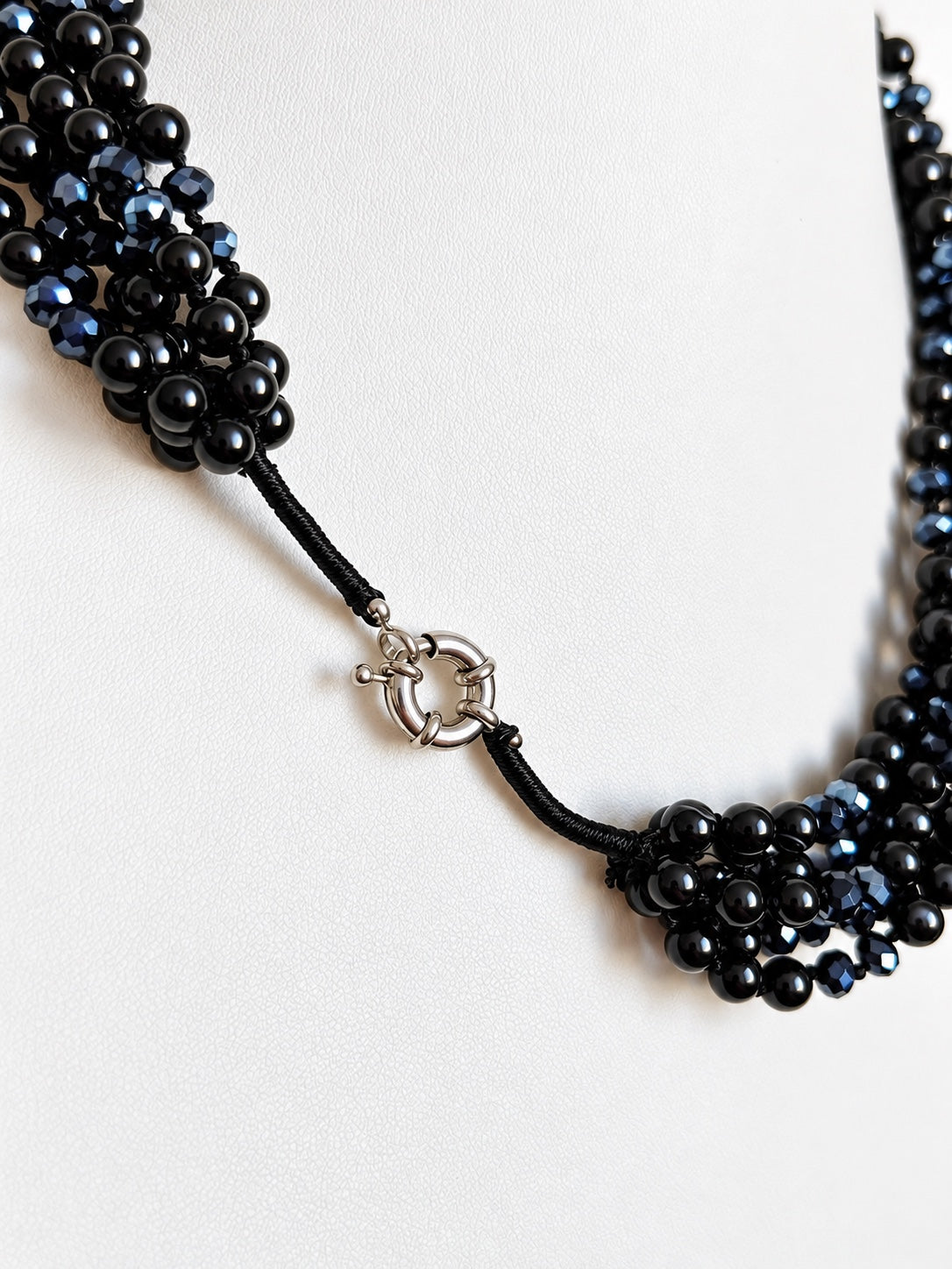 Collana in agata nera naturale e cristallo nero