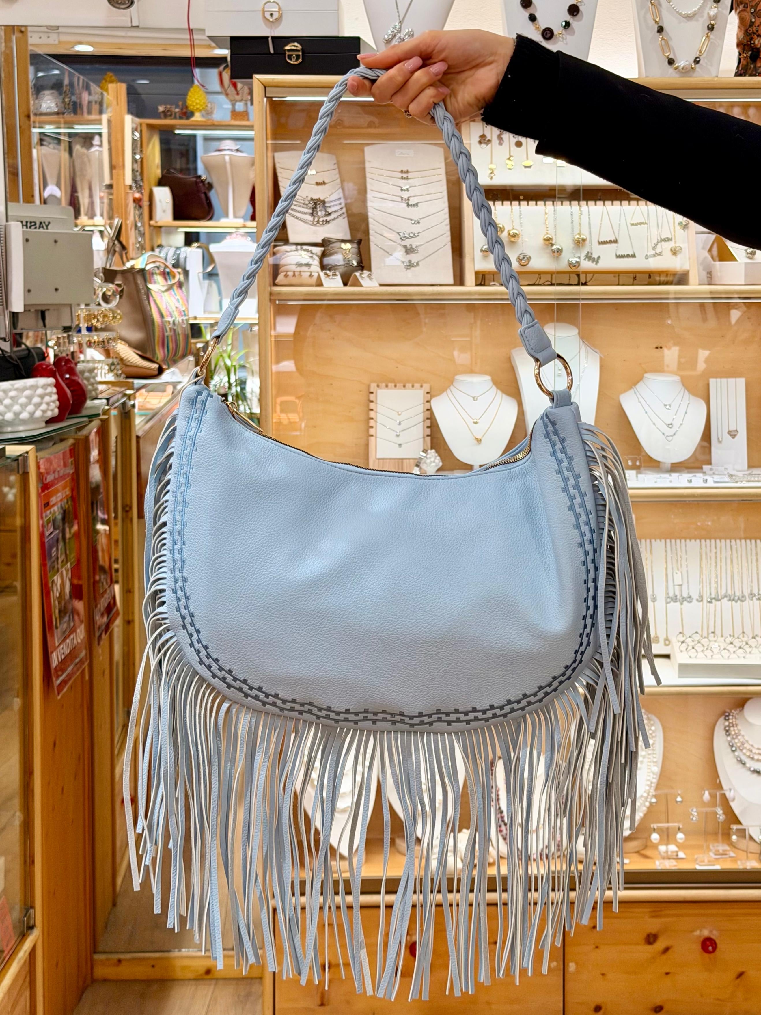 Borsa Hobo "Azzurro Polvere" in EcoPelle con Frange e Manico Intrecciato