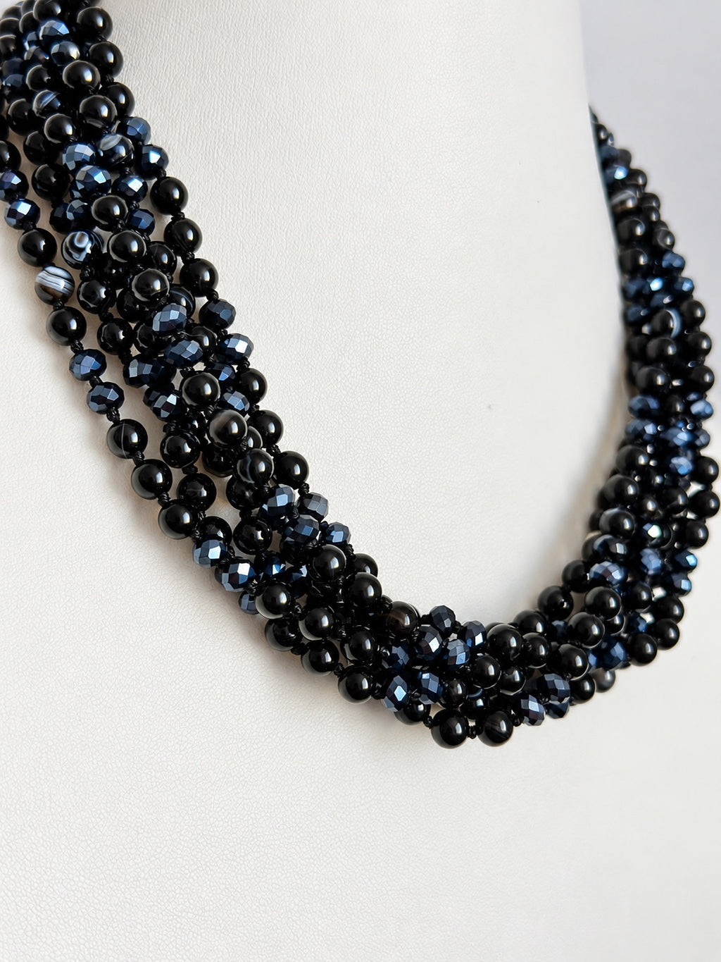Collana in agata nera naturale e cristallo nero