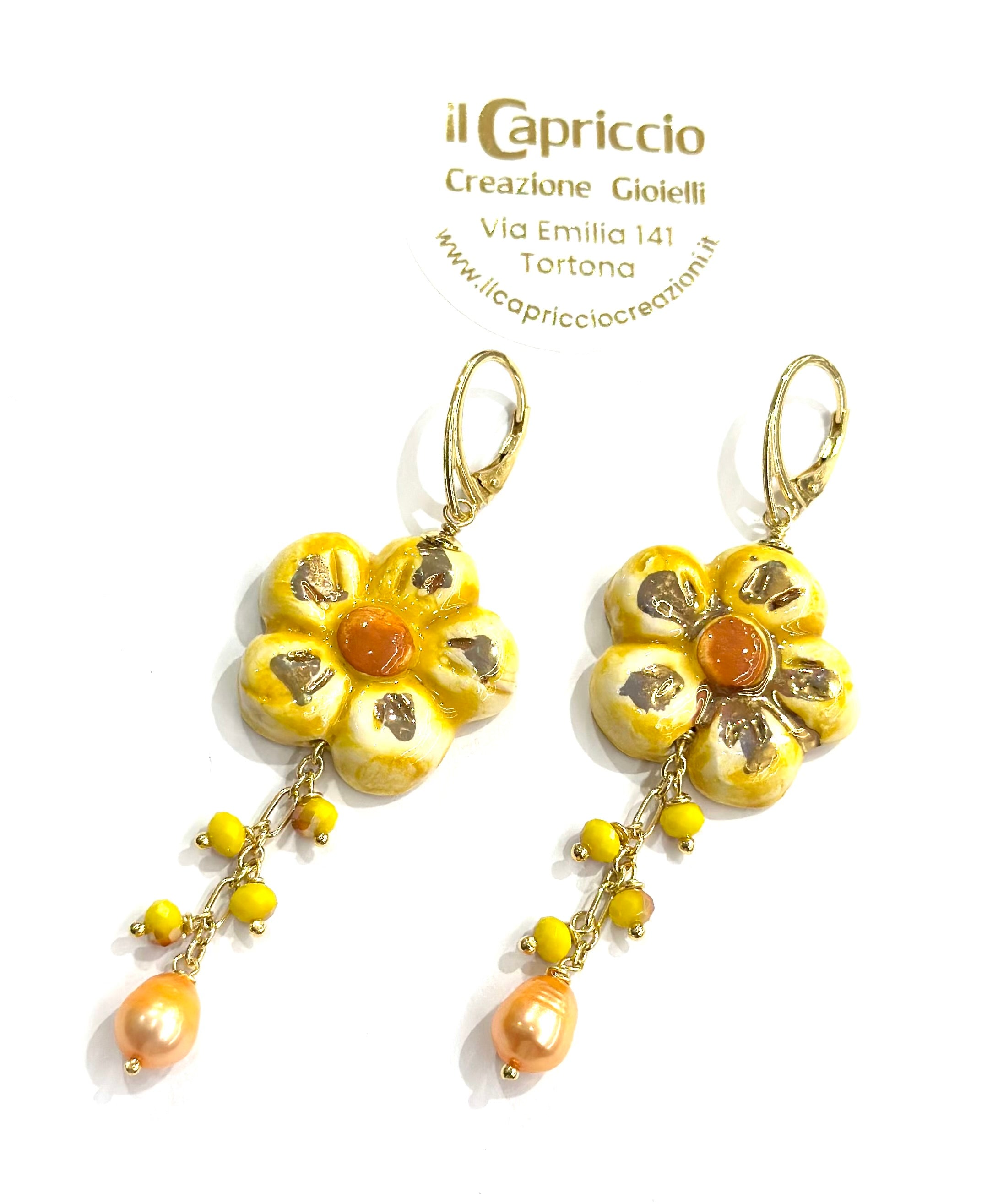 Orecchini "Risveglio di Primavera" – Fiori in Ceramica e Perle