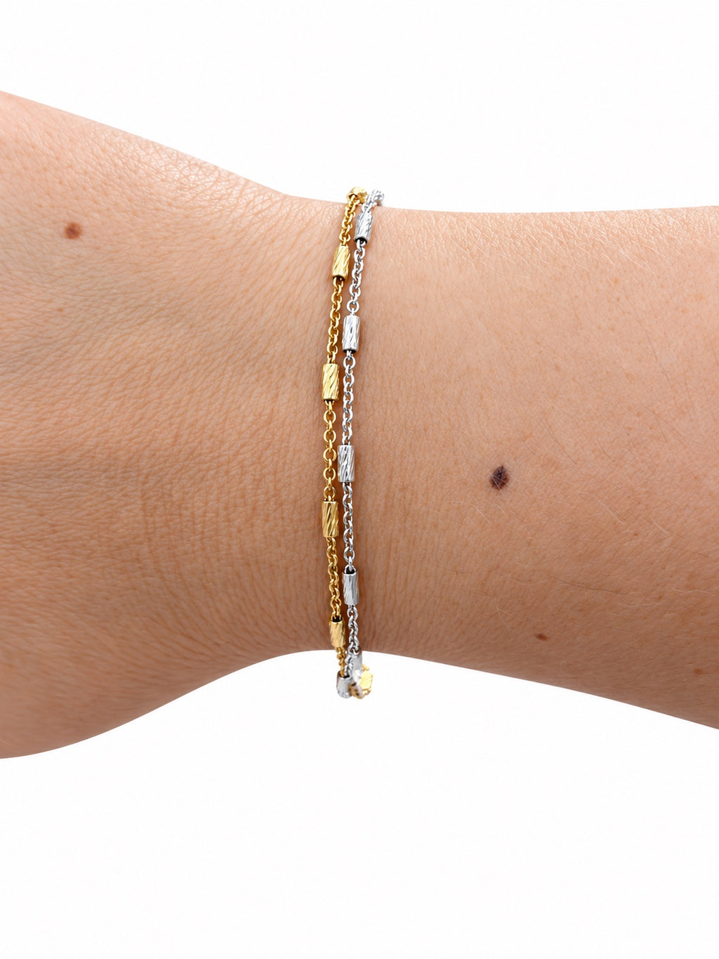Bracciale bicolor in Argento 925 con catena forzatina e barrette dorate e argentate, indossato al polso