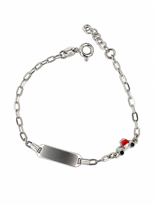 Bracciale bimbo con macchina rossa e piastrina in Argento 925 su sfondo bianco
