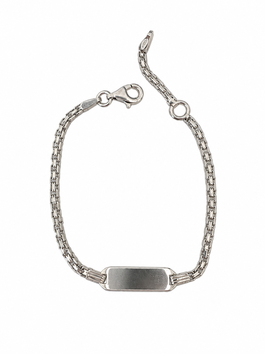 Bracciale bimbo con piastrina in Argento 925 su sfondo bianco