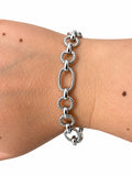 Bracciale catena liscia e martellata in Argento 925 indossato al polso