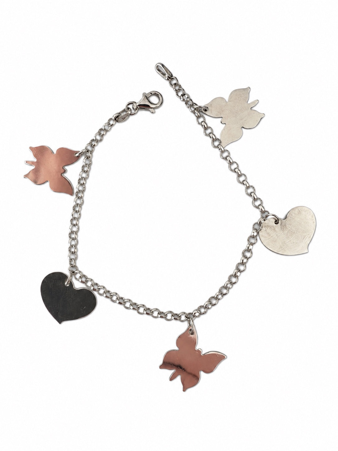 Bracciale catena roló con ciondoli cuori e farfalle in Argento 925 su sfondo bianco