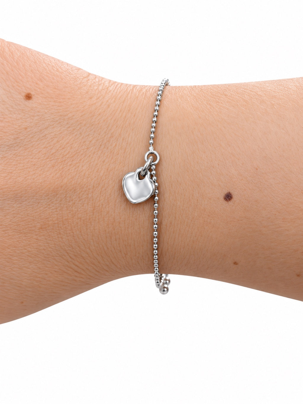 Bracciale pallini con cuoricino in Argento 925 indossato al polso