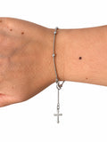 Bracciale rosario con ciondolo croce in Argento 925 indossato