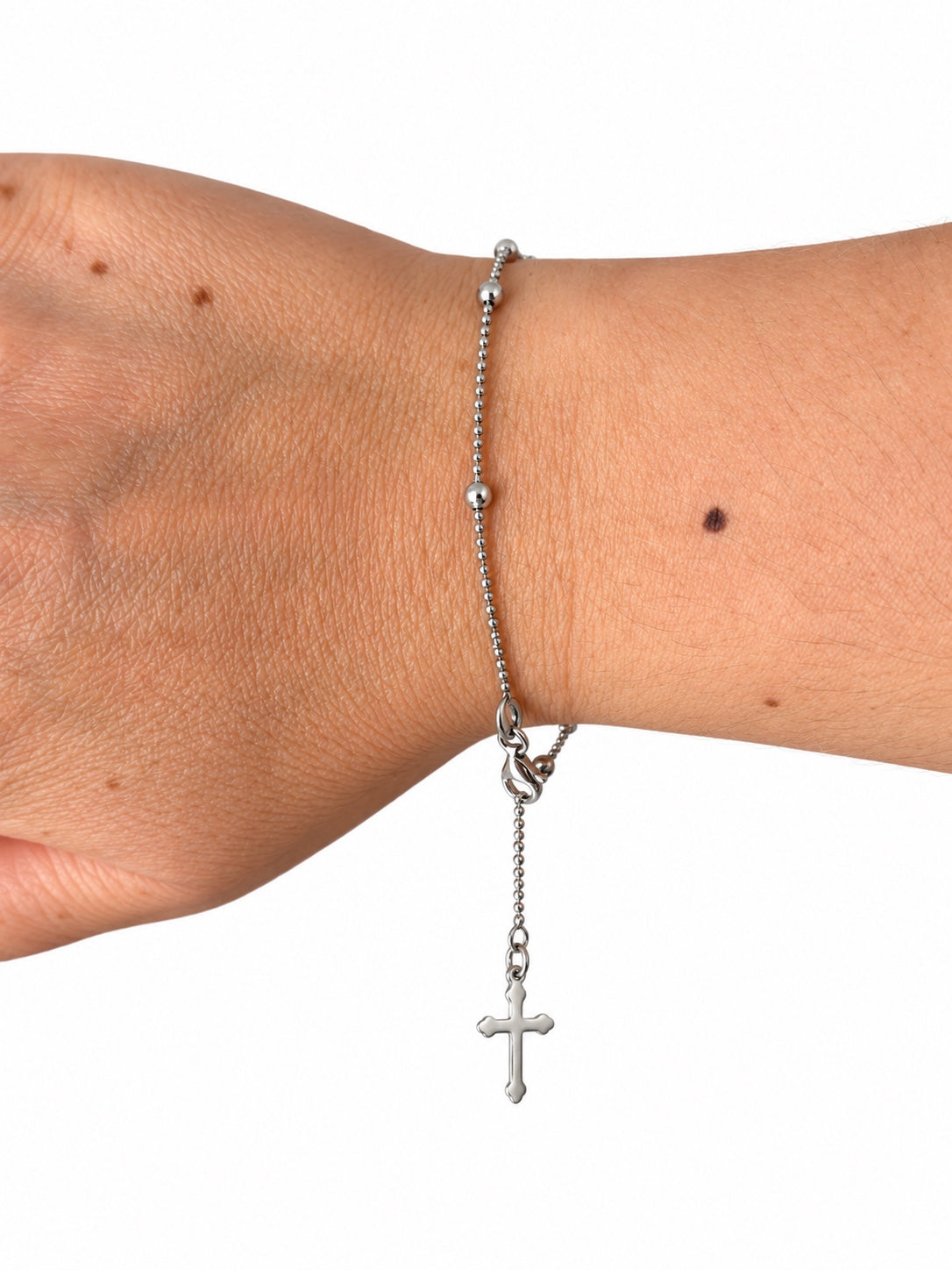 Bracciale rosario con ciondolo croce in Argento 925 indossato